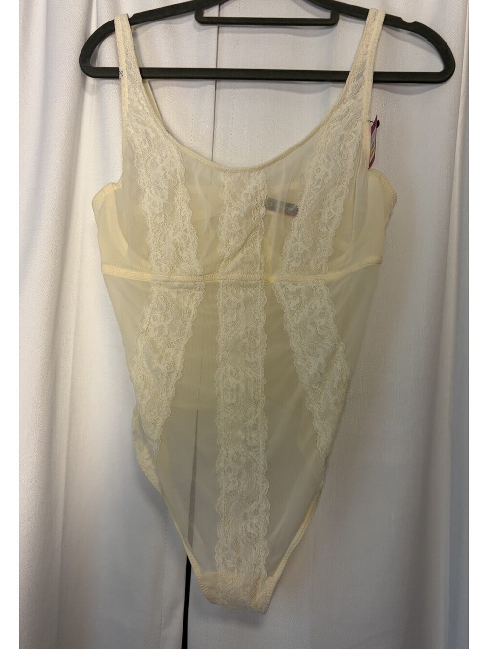 NWT Vince Camuto Underwire Lace Bodysuit In White Cliffs Size Small $58